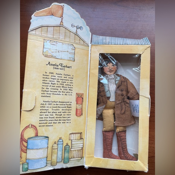 3 Hallmark famous Americans dolls Indian maiden Chief Joseph Amelia Earhart box - Picture 8 of 8
